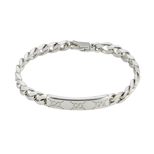 Designed with everyday wear in mind, this Gucci Signature Bracelet in size 17 features polished sterling silver and an engraved GG tag for a clean, contemporary finish.