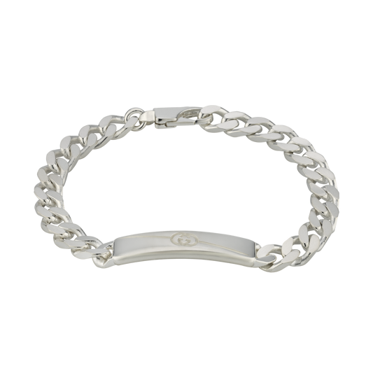 Designed for those who appreciate standout jewellery, this Gucci Interlocking Bracelet in size 20 combines a substantial sterling silver chain with signature engraved detailing for a confident, contemporary finish.