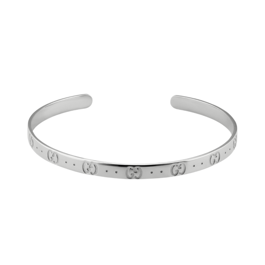 A striking blend of luxury craftsmanship and contemporary Gucci design, this Icon Running G bangle is crafted from polished 18ct white gold and finished with the house’s signature cut-out GG motif. 