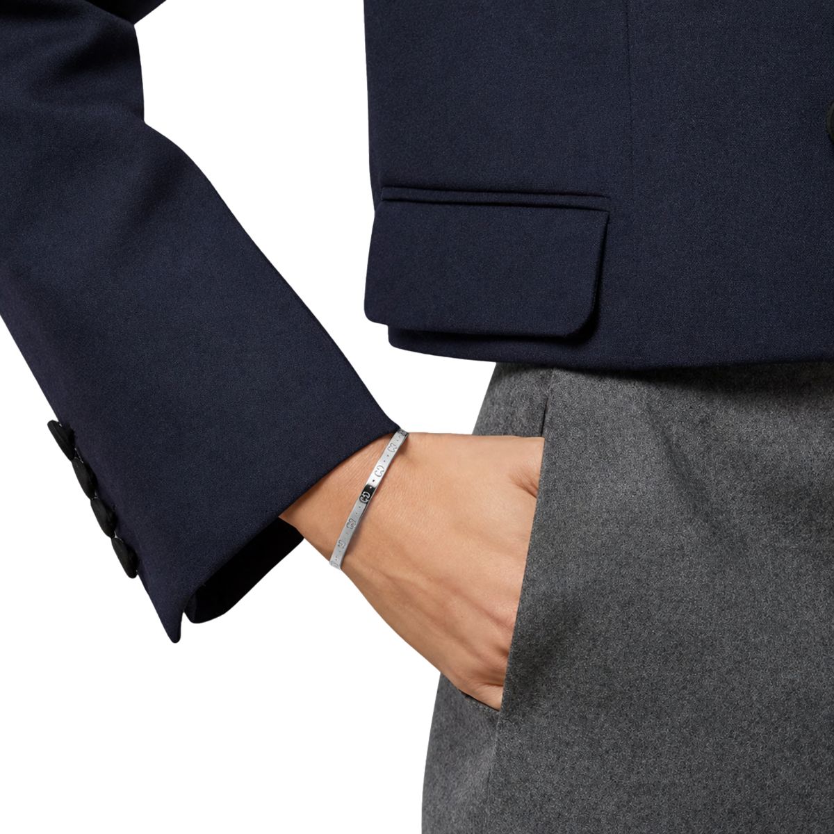 The sleek 17cm silhouette creates a refined yet instantly recognisable look, making it an elegant statement piece for both everyday styling and elevated occasions.