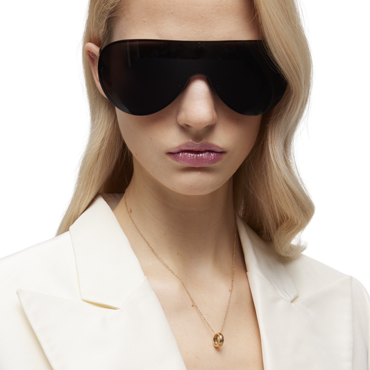 Crafted from 18ct yellow gold, this Gucci Icon Necklace offers a clean, minimalist design with a smooth circular pendant for a refined contemporary finish.