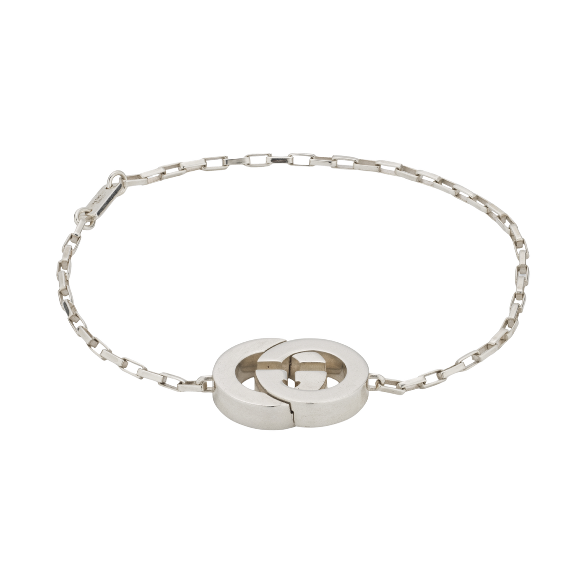 A refined take on Gucci’s signature jewellery styling, this Interlocking G charm bracelet is crafted from polished sterling silver and finished with the iconic GG logo charm. 
