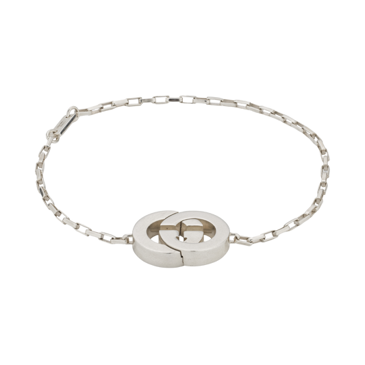 A refined take on Gucci’s signature jewellery styling, this Interlocking G charm bracelet is crafted from polished sterling silver and finished with the iconic GG logo charm. 