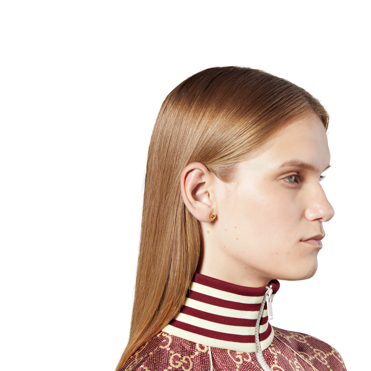 These Gucci stud earrings showcase the signature Interlocking GG motif in radiant 18ct yellow gold. Designed with a clean, polished surface and secure butterfly fastening, they combine understated elegance with unmistakable brand identity. Perfect for daily wear, they bring a refined touch of luxury to any jewellery collection.