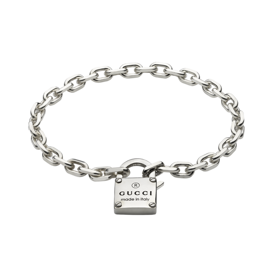 A playful yet refined expression of Gucci’s signature jewellery design, this Trademark padlock bracelet is crafted from polished 925 sterling silver and finished with an engraved padlock charm. 