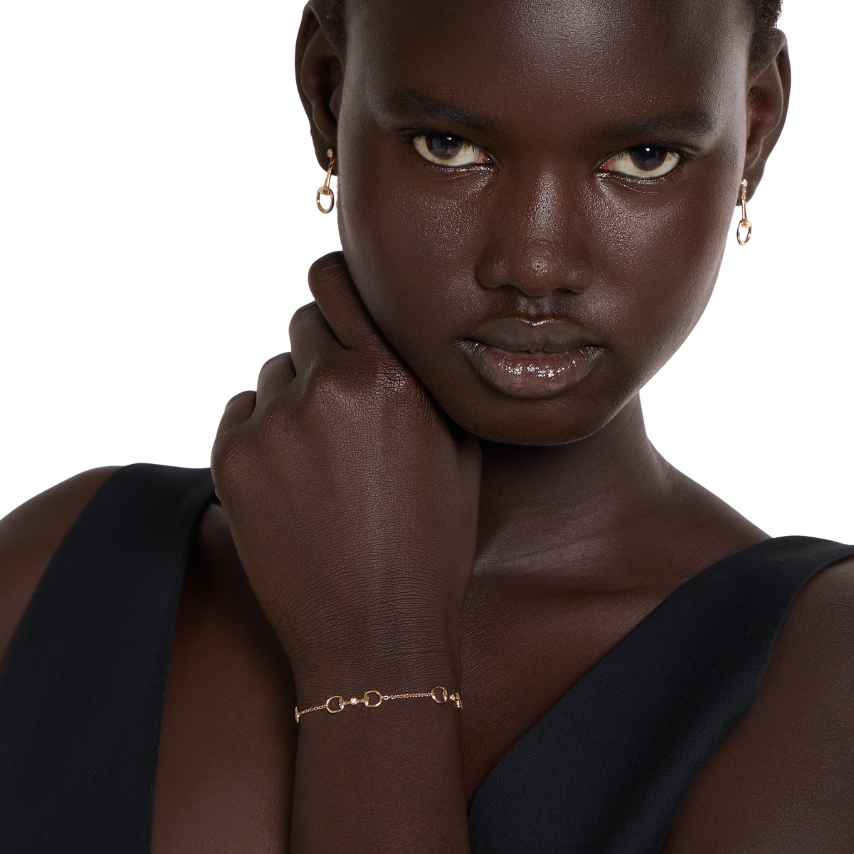 This Gucci Horsebit mini bracelet combines timeless design with modern minimalism. Crafted in 18ct rose gold and accented with a single sparkling diamond, it features the house’s signature Horsebit symbol in a refined, lightweight silhouette. Perfect for layering or wearing alone, it delivers quiet luxury with effortless sophistication.