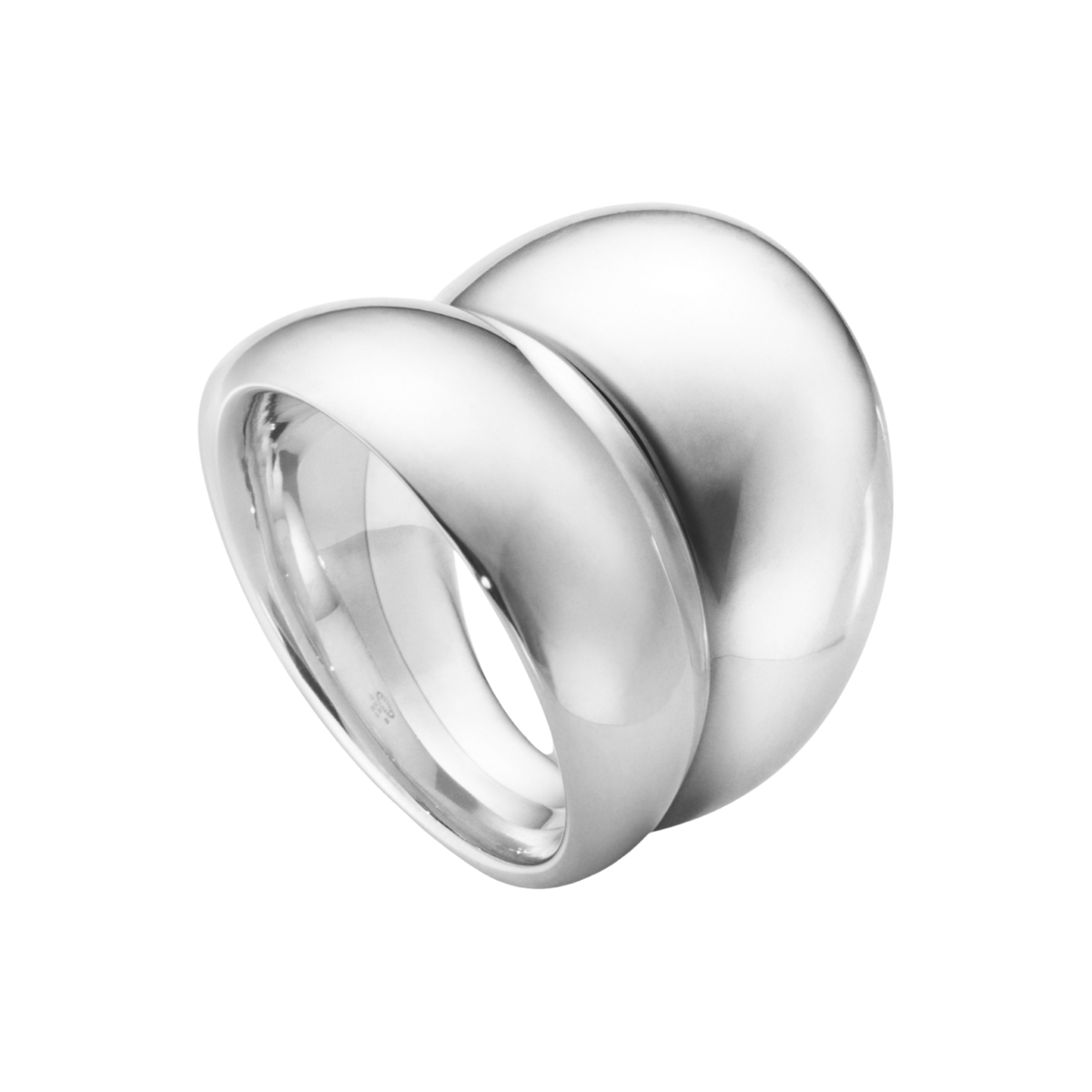 Crafted in polished sterling silver, the Curve Ring showcases the organic forms and fluid silhouettes that define Georg Jensen’s design heritage. Its sweeping shape catches the light beautifully, creating a striking look from every angle. 