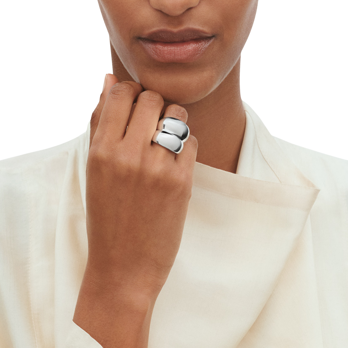 Combining artistic craftsmanship with timeless style, the Georg Jensen Curve Ring is a modern jewellery icon. Its elegant sculptural form celebrates movement, individuality, and contemporary luxury, creating a piece that is designed to be treasured for years to come.