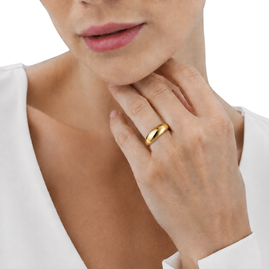 Elegant, elevated and refined. This 18ct yellow gold ring elevates any outfit easily becoming a staple everyday piece. 