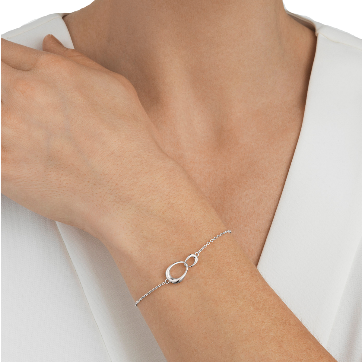 Designed by Jacqueline Rabun, the Offspring collection celebrates the bonds between parents and children, siblings, partners and lifelong friends. The interlocking shapes give this bracelet a thoughtful story, making it a lovely gift for someone special or a meaningful piece to wear yourself.