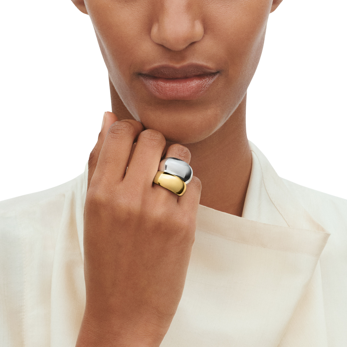 Expertly crafted from luxurious 18ct yellow gold and sterling silver, the Curve Ring offers a sophisticated contrast of precious metals, creating depth, movement, and a unique visual appeal from every angle.