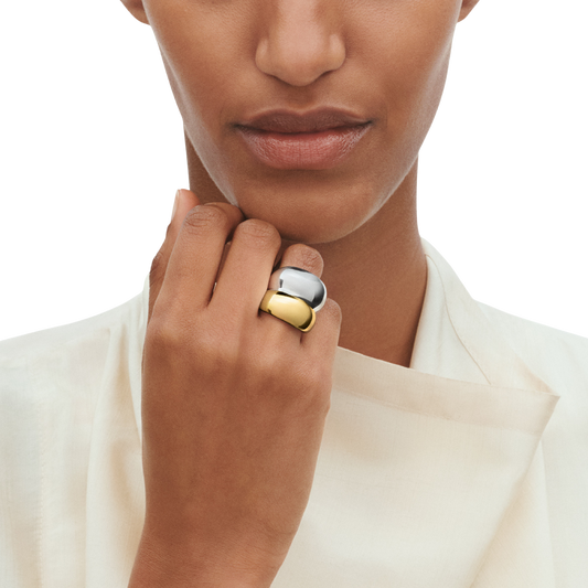 Expertly crafted from luxurious 18ct yellow gold and sterling silver, the Curve Ring offers a sophisticated contrast of precious metals, creating depth, movement, and a unique visual appeal from every angle.