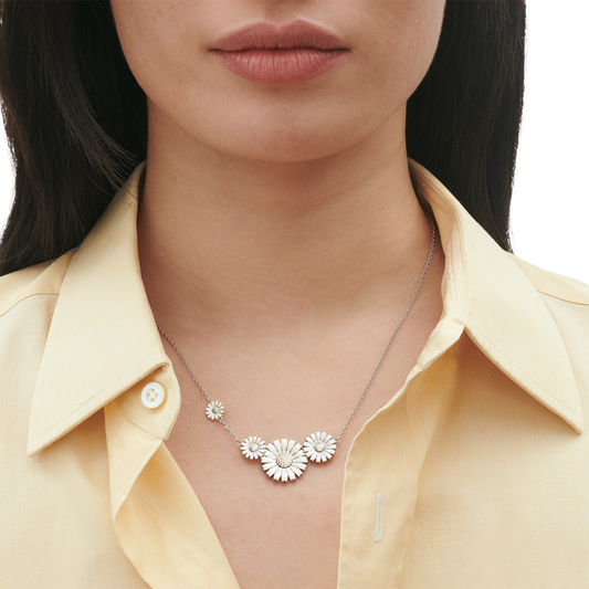 Combining Scandinavian simplicity with expert craftsmanship, the Georg Jensen Daisy Necklace is a timeless piece designed to be treasured for years to come. Whether given as a meaningful gift or chosen as a personal keepsake, it offers effortless elegance for every occasion.