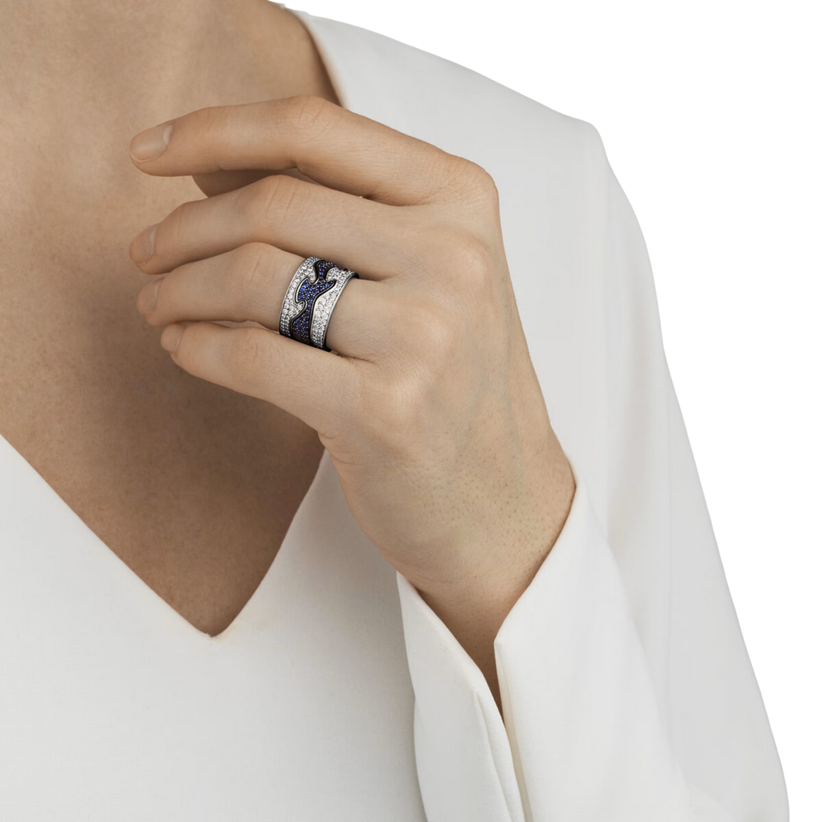 Designed by Nina Koppel, this Fusion Centre Ring combines polished 18ct white gold with sparkling blue sapphires, offering a contemporary take on timeless Scandinavian jewellery.