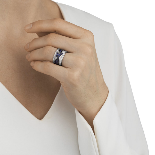 Designed by Nina Koppel, this Fusion Centre Ring combines polished 18ct white gold with sparkling blue sapphires, offering a contemporary take on timeless Scandinavian jewellery.