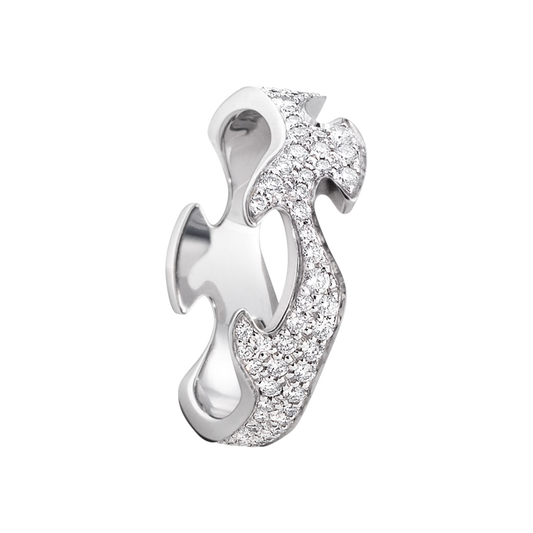 The Georg Jensen Fusion Centre Ring is crafted in 18ct white gold and adorned with 0.78ct of brilliant-cut diamonds, creating a timeless design with unmistakable Scandinavian elegance.