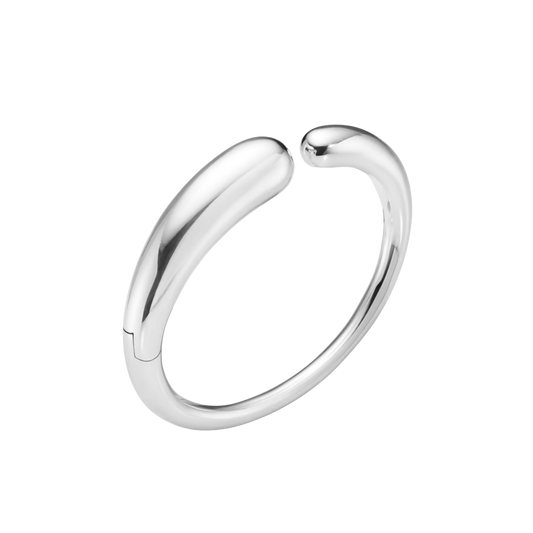  Inspired by the natural flow of life, its elegant curves wrap gracefully around the wrist, creating a look that is both bold and effortlessly refined.