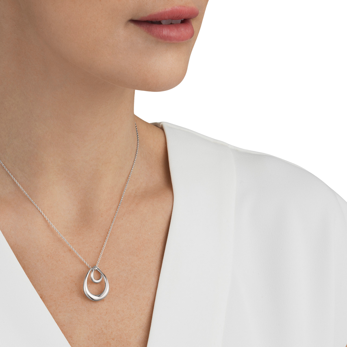 With its smooth curves and polished silver finish, the Offspring Pendant has a clean, contemporary look that's easy to style. It sits beautifully against the neckline and works just as well on its own as it does layered with other favourite necklaces for a more personal look.