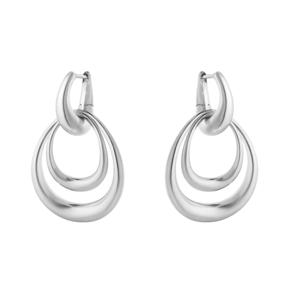 The Georg Jensen Offspring Medium Pendant strikes the perfect balance between understated and eye-catching. 