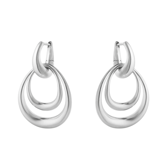 The Georg Jensen Offspring Medium Pendant strikes the perfect balance between understated and eye-catching. 