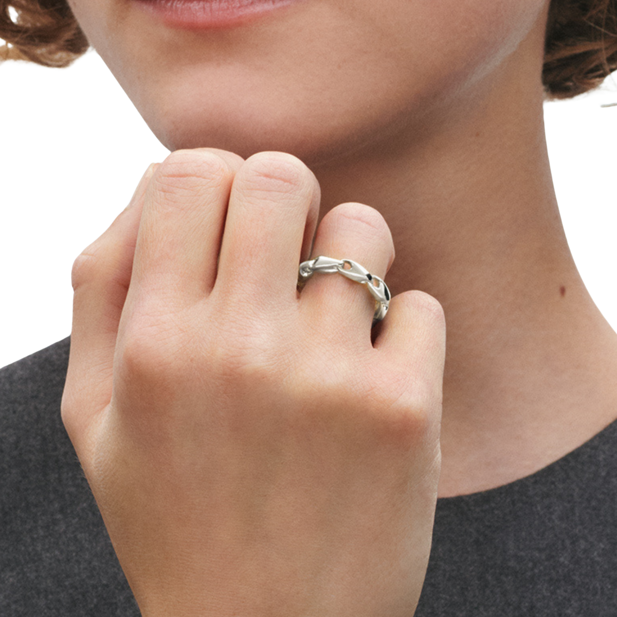 A striking expression of Scandinavian craftsmanship, the Georg Jensen Reflect Sterling Silver Ring features organically sculpted links that create a sleek, contemporary statement.