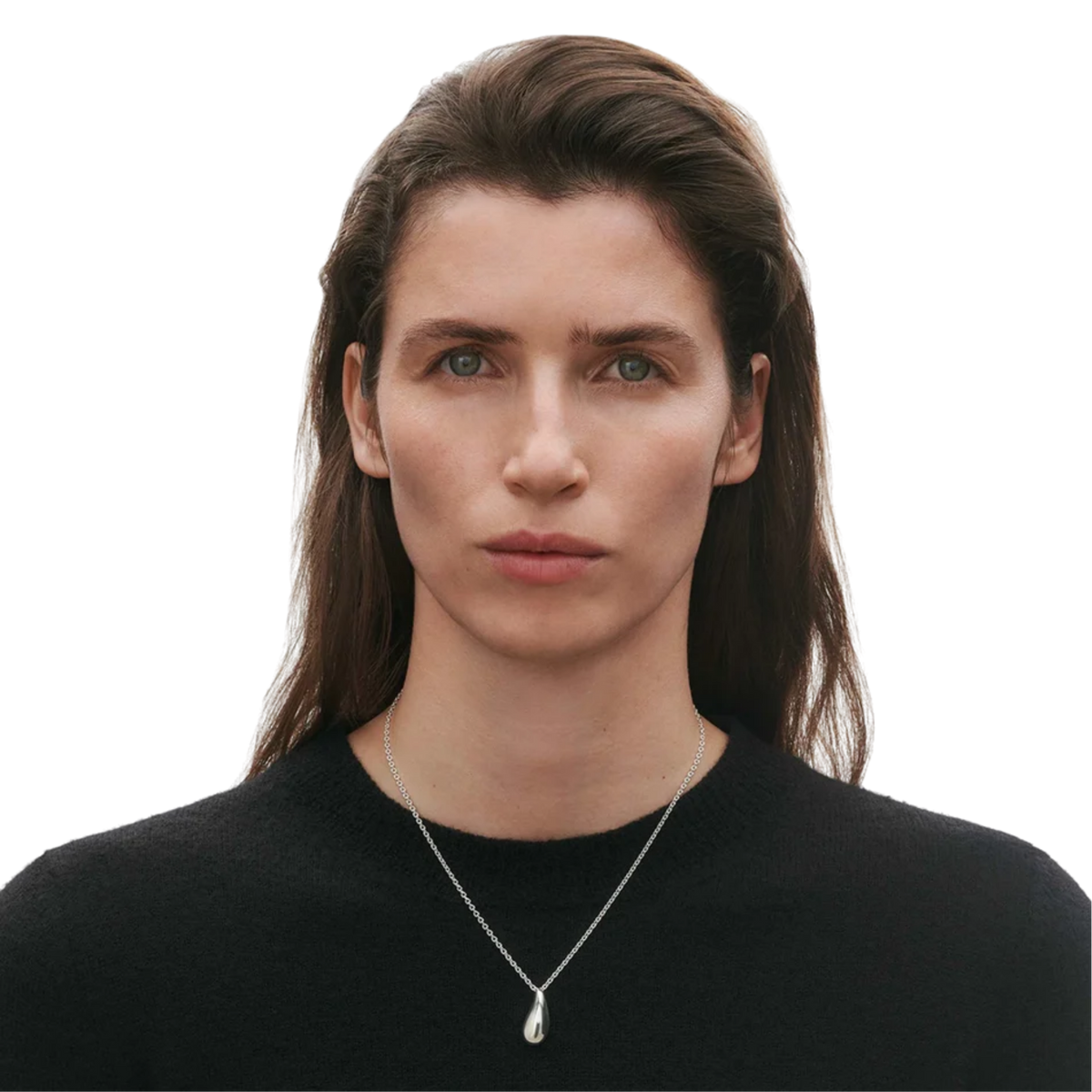 Crafted in sterling silver, its single sculptural link sits neatly at the neckline, creating a simple but striking silhouette that feels effortless to wear every day.