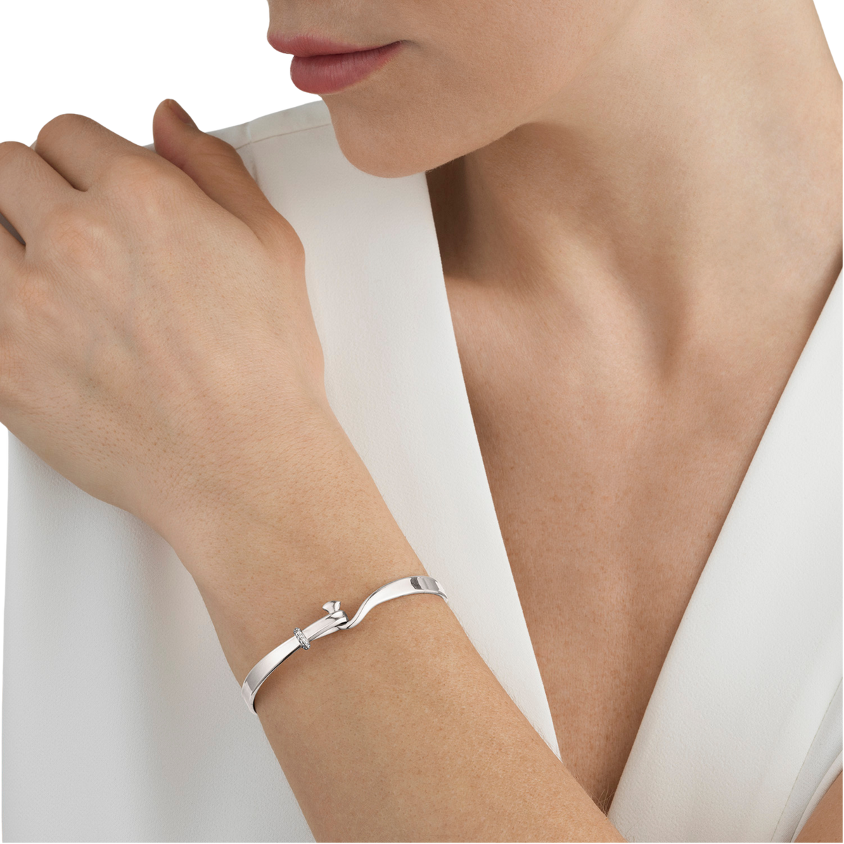 There's something incredibly easy to wear about this piece. The polished sterling silver has a soft, mirror-like finish, while the subtle diamond pavé catches the light naturally as you move. It's luxurious without feeling flashy, making it just as suited to everyday wear as it is to special occasions.