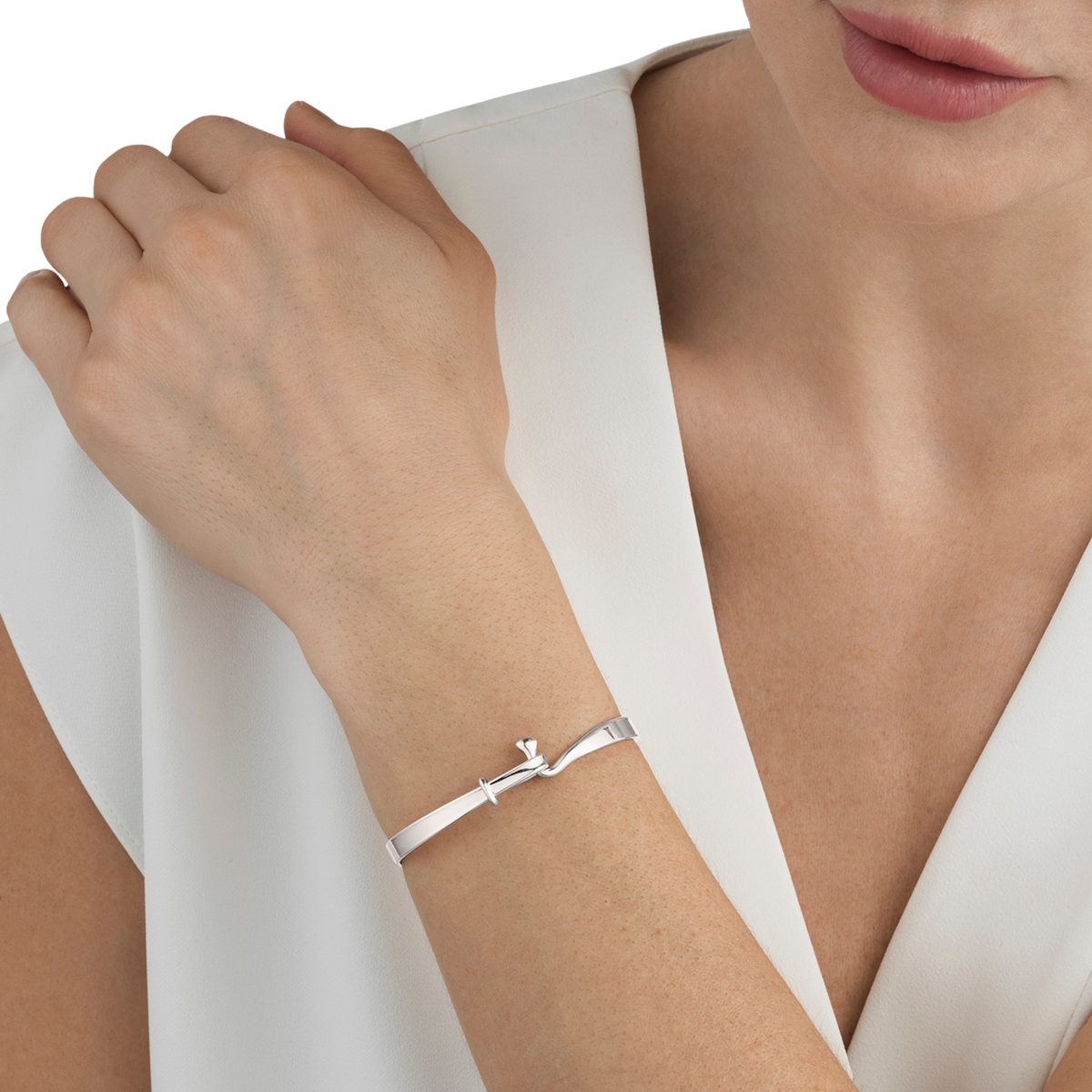 Designed by Vivianna Torun Bülow-Hübe, the bangle reflects her belief that jewellery should feel natural and effortless to wear. The seamless shape has no beginning or end, giving it a calm, minimalist look that sits comfortably on the wrist throughout the day.