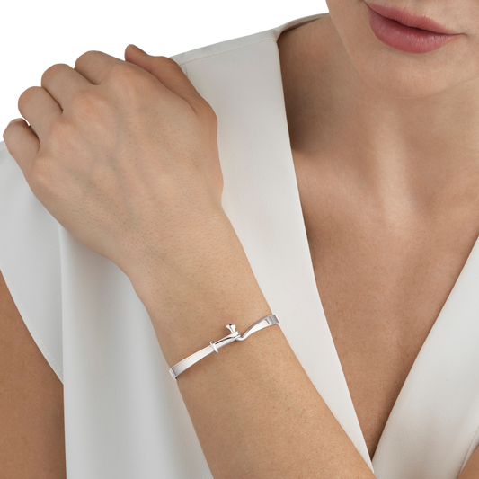 Designed by Vivianna Torun Bülow-Hübe, the bangle reflects her belief that jewellery should feel natural and effortless to wear. The seamless shape has no beginning or end, giving it a calm, minimalist look that sits comfortably on the wrist throughout the day.