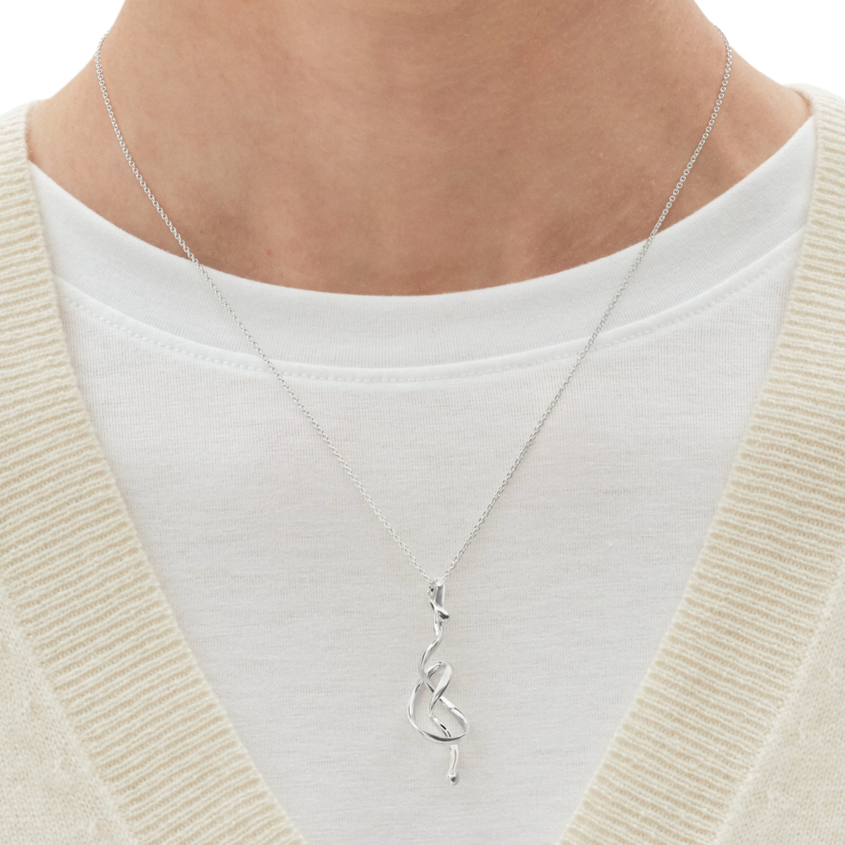 Designed by Vivianna Torun Bülow-Hübe, this Torun Pendant is beautifully crafted in polished sterling silver, bringing effortless Scandinavian elegance to every look.