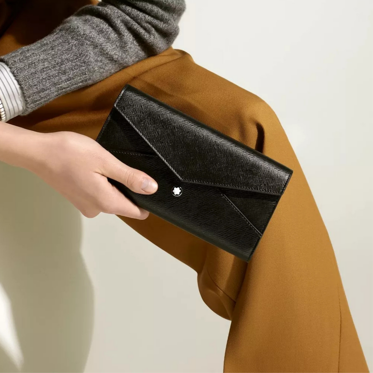 A person holding Montblanc Sartorial Wallet 6CC Black Leather