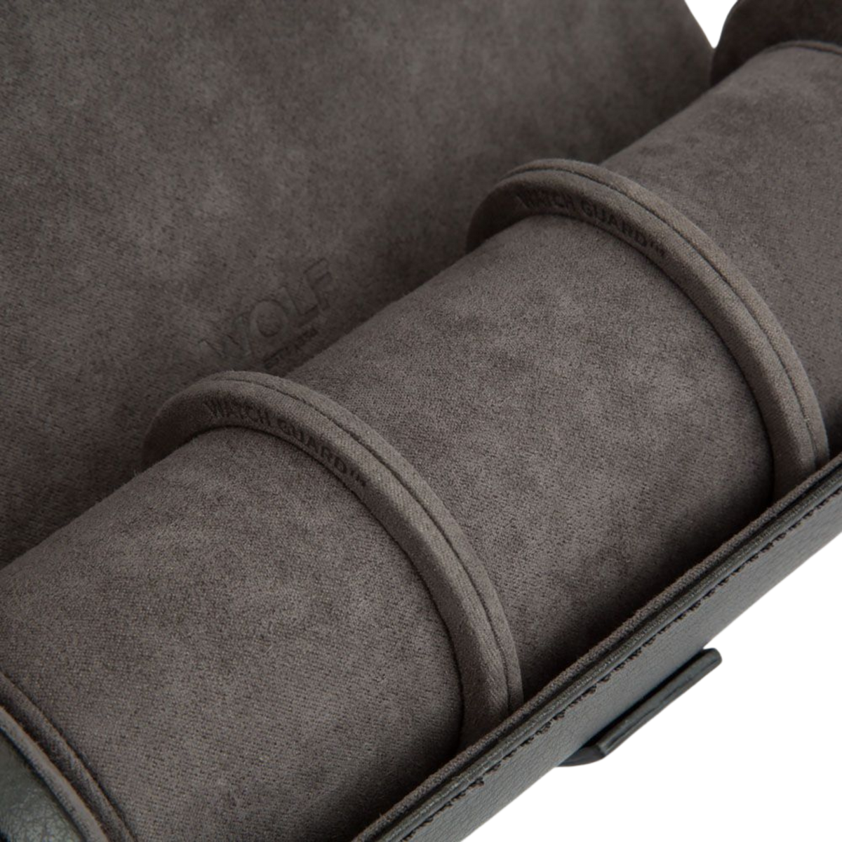 Inside, the design focuses entirely on secure protection. A softly padded interior and integrated watch guard hold the timepiece firmly in place, reducing movement while travelling. The layout is intentionally simple, ensuring the watch remains stable, cushioned, and ready to wear without unnecessary complexity.