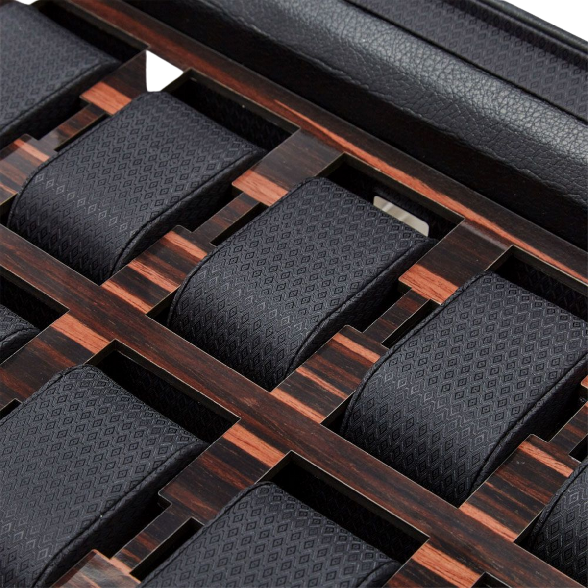 Beneath the main compartment sits a practical storage drawer designed for everyday accessories.
Dedicated spaces for rings, cufflinks, watch straps, bracelets, and smaller valuables help keep a collection organised in one place.
A thoughtful feature that adds versatility beyond traditional watch storage.