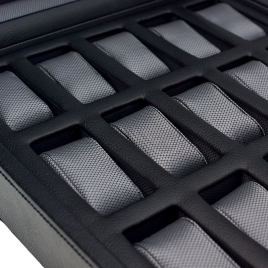 Inside, fifteen individual compartments keep each watch neatly separated and easy to access.
The cushioned supports help maintain the shape of bracelets and straps while protecting valuable timepieces from unnecessary contact.
A practical solution for both growing and established collections.