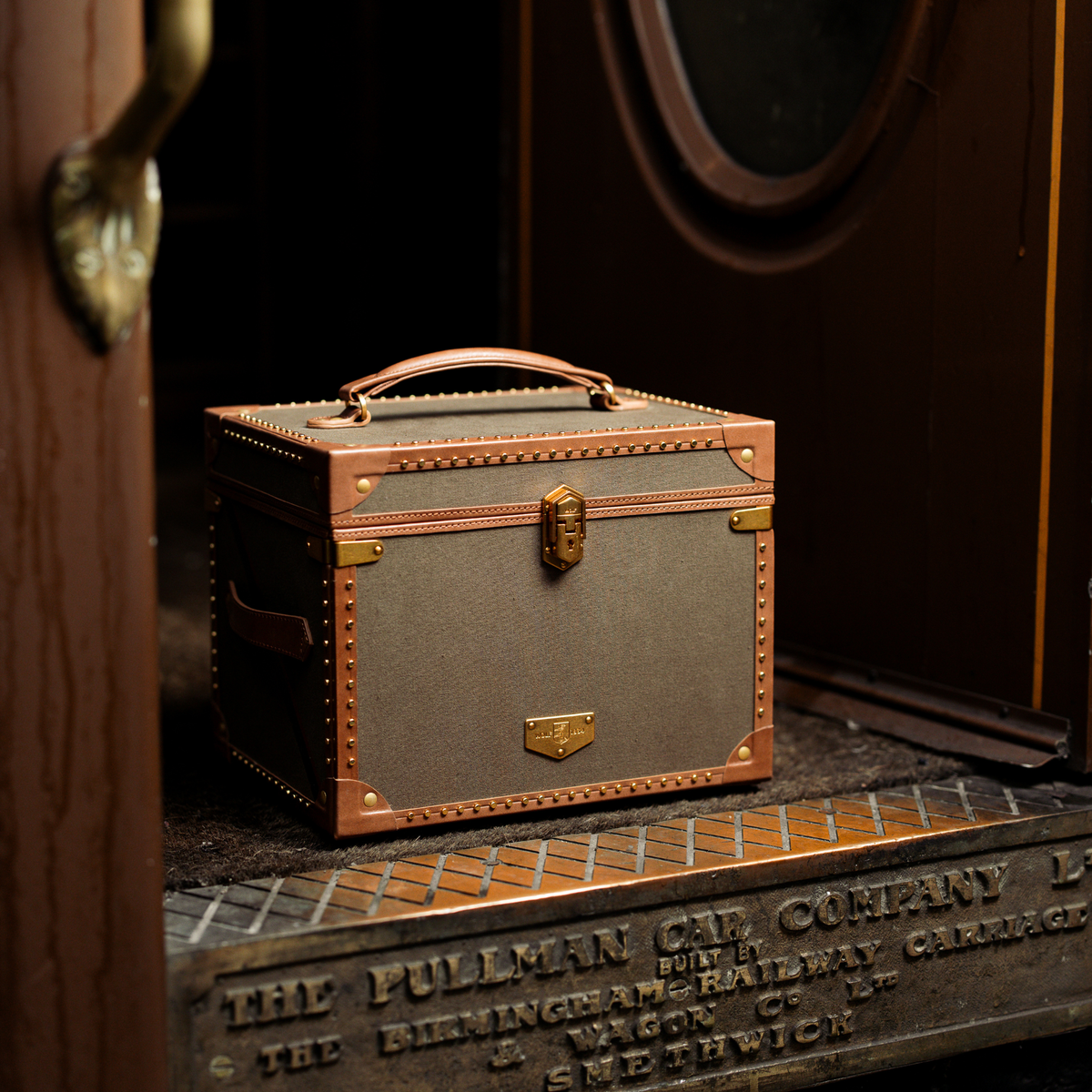 More than just a jewellery box, the Wolf Ida Trunk is designed to be cherished for years to come. Combining elegant materials, practical storage, and travel-inspired styling, it's the perfect choice for jewellery lovers looking for both luxury and functionality.