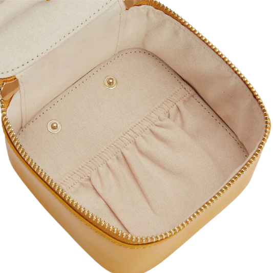 The interior is lined with WOLF’s signature LusterLoc™ fabric, designed to help protect jewellery from tarnishing over time.
A secure zip closure keeps contents safely enclosed, making it suitable for travel as well as home storage.
Functionality is prioritised without compromising on style.