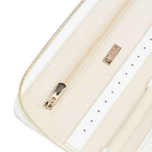The interior is lined with WOLF’s patented LusterLoc™ fabric, helping to protect jewellery from tarnishing over time.
Every element is finished with precision, from the soft-touch lining to the refined stitching and gold-tone hardware.
A balance of practicality and understated luxury.