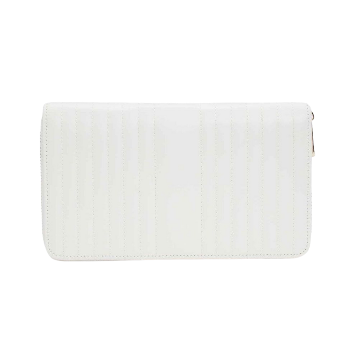 The Wolf Maria Jewellery Portfolio in White is a refined travel essential designed for modern jewellery organisation.
Its smooth leather exterior and minimalist silhouette create a clean, elegant look that suits both business and leisure travel.
A timeless accessory for keeping jewellery protected and beautifully arranged on the move.
