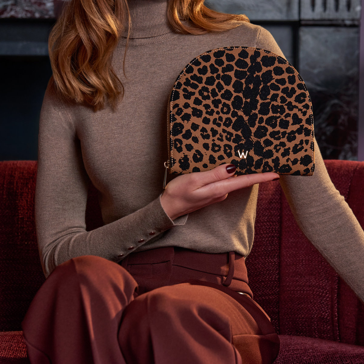 Slim, lightweight, and beautifully structured, this jewellery portfolio is designed to slip easily into a handbag or suitcase. It’s the perfect travel companion for keeping your favourite pieces close without compromising on style.