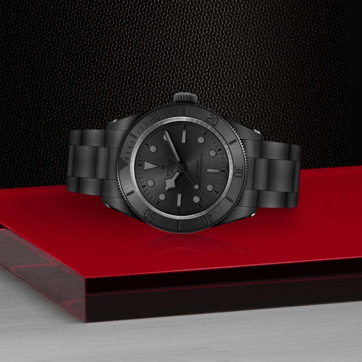 With its lightweight ceramic construction, charcoal dial and signature Black Bay styling, this 41mm automatic watch offers a fresh take on a modern classic.