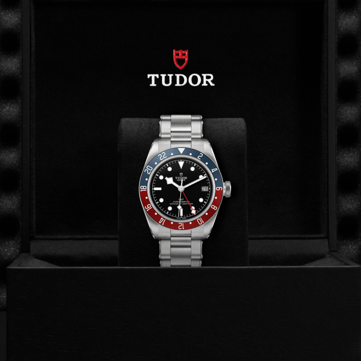 detailed view of the bi-colour 24-hour bezel designed for tracking multiple time zones