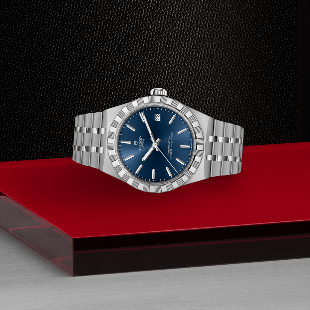 Elegant and contemporary, this TUDOR Royal pairs a stainless steel case with a vibrant blue dial, automatic movement and a comfortable integrated bracelet for effortless everyday style.