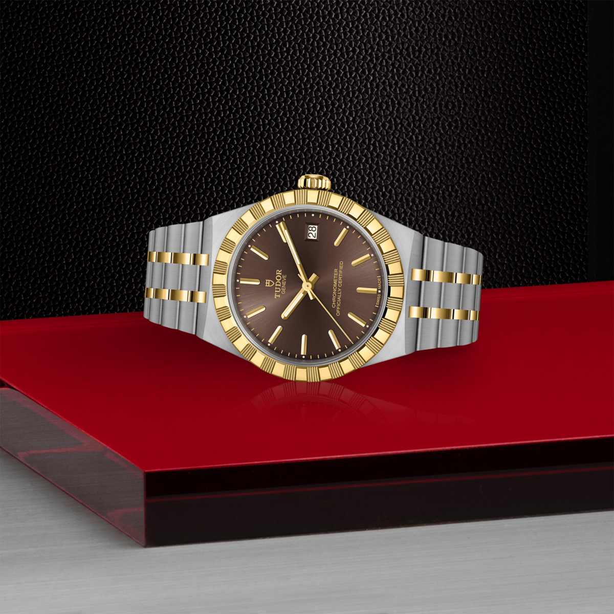 Crafted in stainless steel and yellow gold, the TUDOR Royal offers refined detailing, a comfortable integrated bracelet and a distinctive brown dial designed to elevate every occasion.