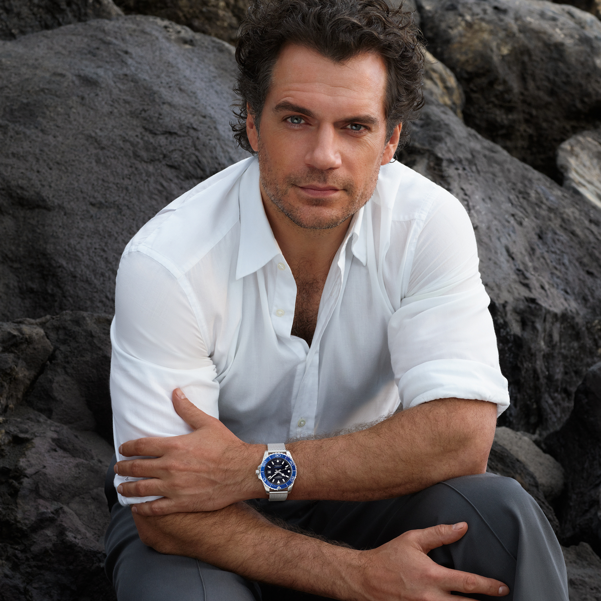 Longines HydroConquest diver’s watch worn on the wrist featuring a blue bezel, black dial and stainless steel mesh strap
