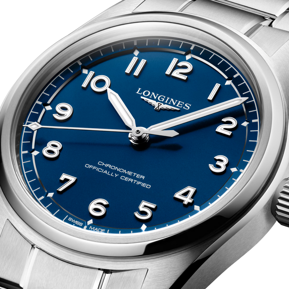 The matt blue dial features applied Arabic numerals and rhodium-plated hands enhanced with Swiss Super-LumiNova® for clear readability in low-light conditions. 