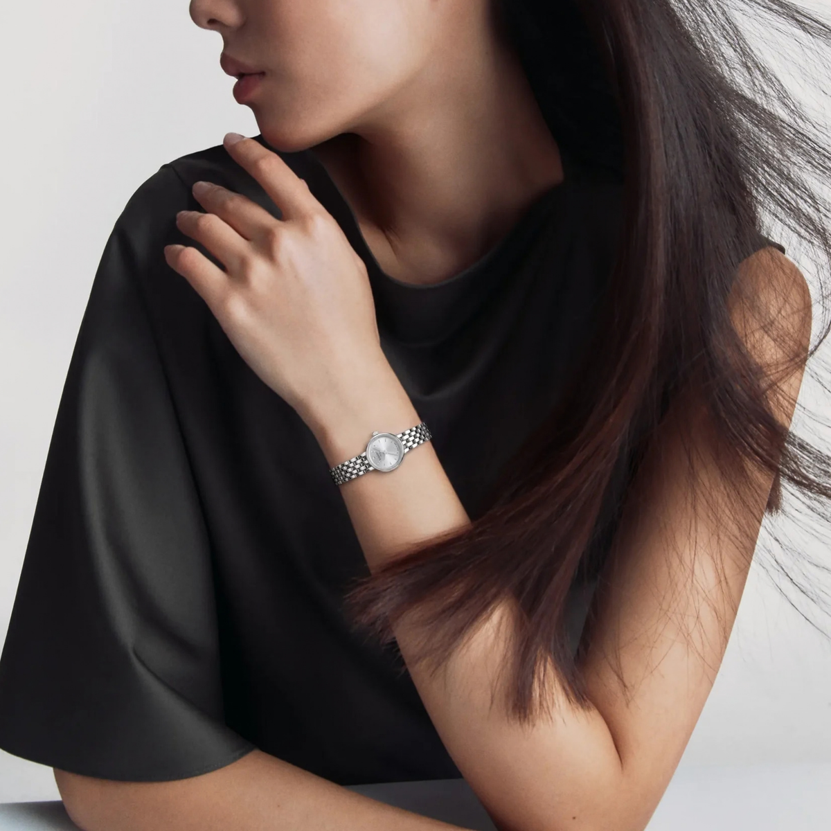 Tissot Lovely Round 19.5mm, featuring a stainless steel case, silver dial, sapphire crystal and precise Swiss quartz movement.