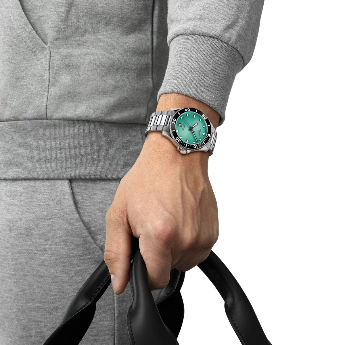 Tissot Seastar 1000 combining a robust 40mm stainless steel case with a vibrant turquoise dial, Swiss quartz movement and 300m water resistance.