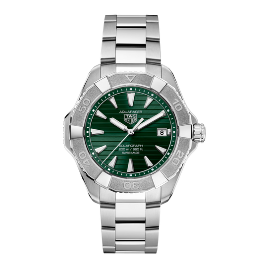 A bold green dial and polished steel case give this Aquaracer a strong, modern look. Powered by light, it’s built for everyday reliability with a sharp, sporty edge.
