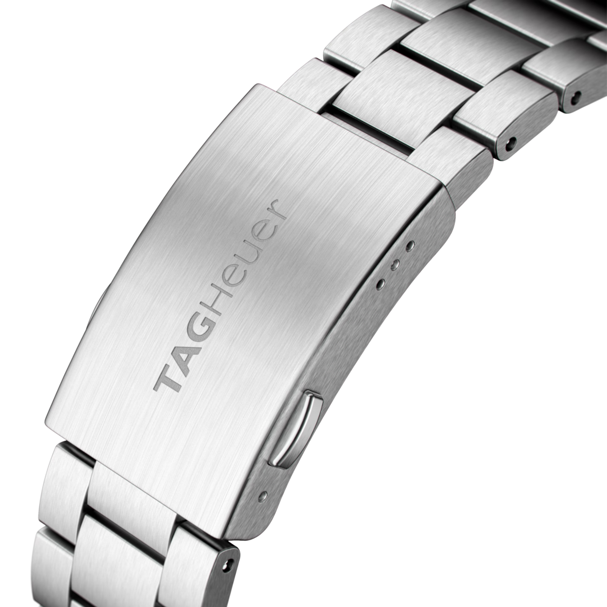 Finished with a fine-brushed three-row stainless steel bracelet and folding clasp, and water-resistant to 200 metres, it combines everyday versatility, robust performance and signature TAG Heuer styling.