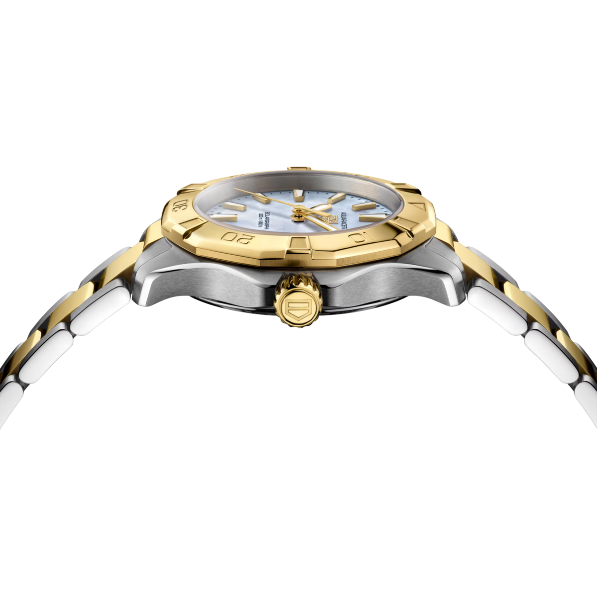 Power comes from the Solargraph Calibre TH50-01, a solar-powered quartz movement designed to harness both natural and artificial light for reliable everyday performance.